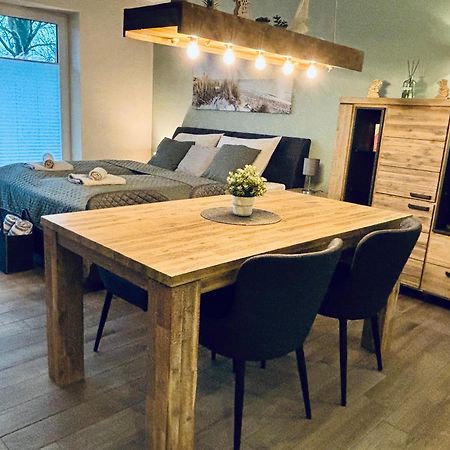 Kleine Auszeit -- Inklusive Parkplatz & Wifi, Geschirrspueler, Waschmaschine & Terrasse Mit Strandkorb -- Perfekt Fuer Urlaub & Business Шарбойтц Екстериор снимка