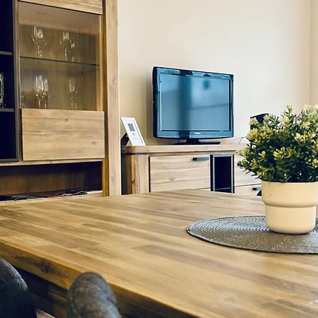 Kleine Auszeit -- Inklusive Parkplatz & Wifi, Geschirrspueler, Waschmaschine & Terrasse Mit Strandkorb -- Perfekt Fuer Urlaub & Business Шарбойтц Екстериор снимка