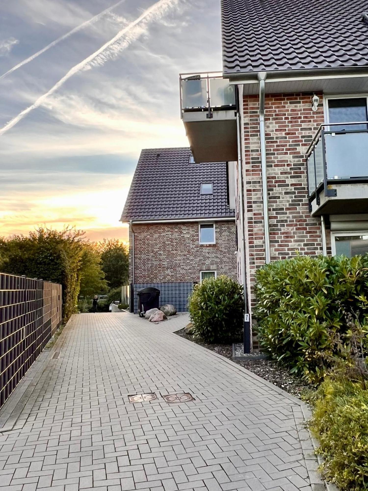 Kleine Auszeit -- Inklusive Parkplatz & Wifi, Geschirrspueler, Waschmaschine & Terrasse Mit Strandkorb -- Perfekt Fuer Urlaub & Business Шарбойтц Екстериор снимка