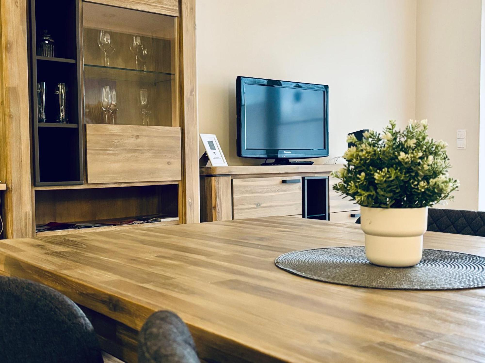 Kleine Auszeit -- Inklusive Parkplatz & Wifi, Geschirrspueler, Waschmaschine & Terrasse Mit Strandkorb -- Perfekt Fuer Urlaub & Business Шарбойтц Екстериор снимка